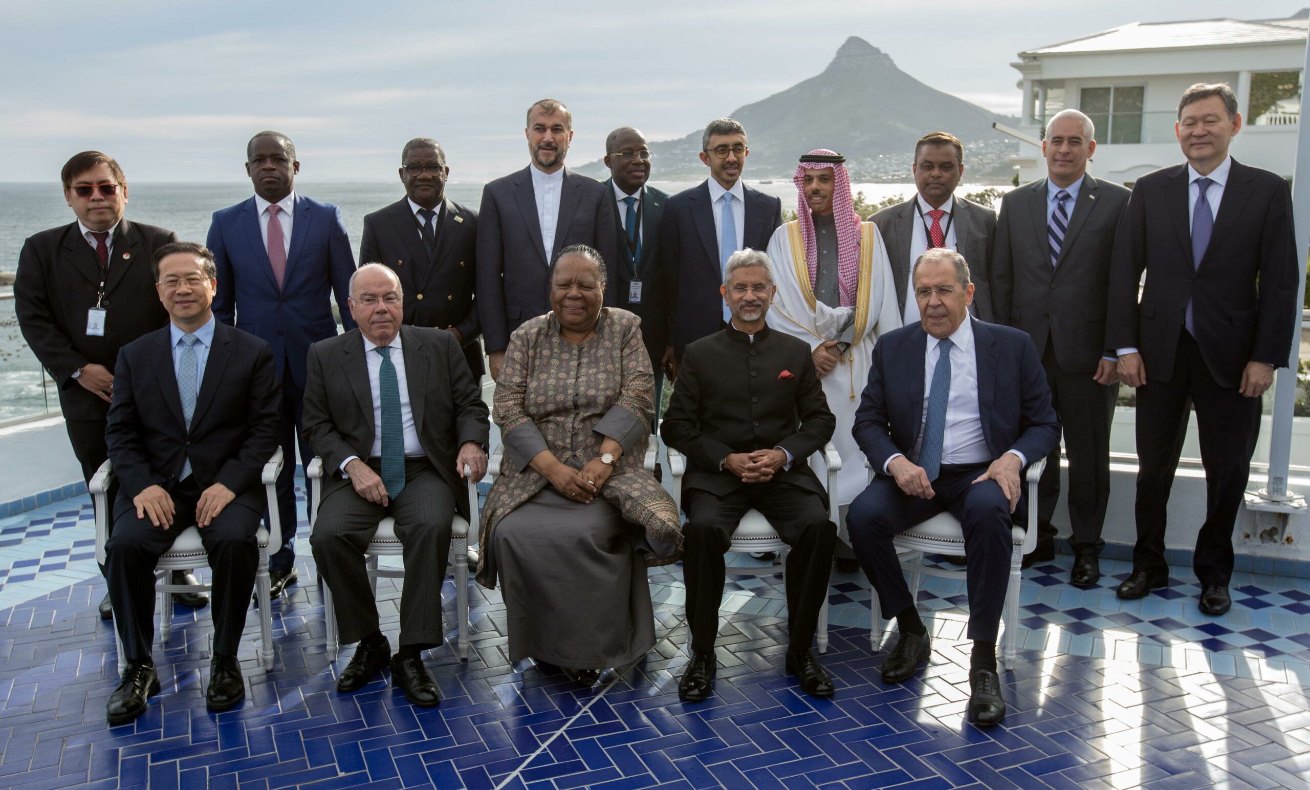 Understanding the Impact of Dedollarization in a Changing World Economy