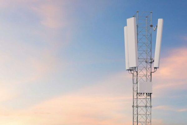 Ericsson: vendite in calo, ma i ricavi sorprendono